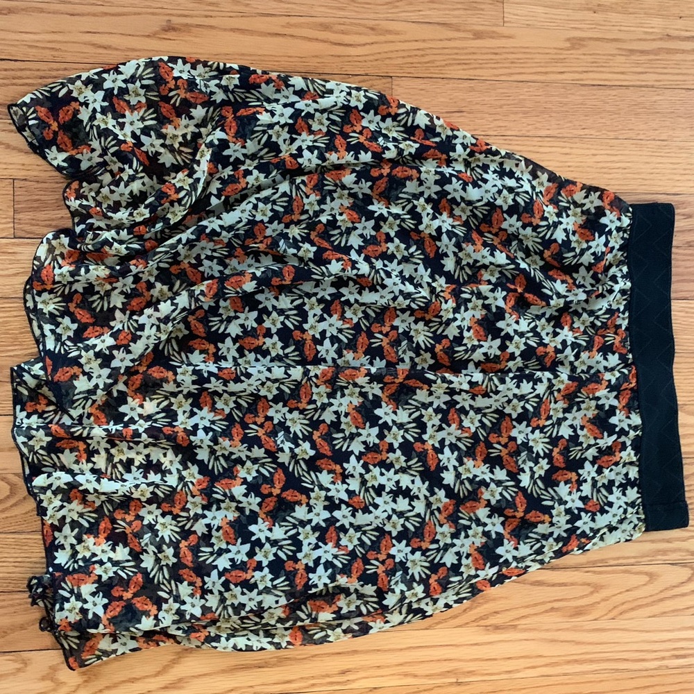 🚨Lularoe Lola chiffon skirt sz Sm. NWOT 🚨3/17🚨